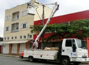 Mais 800 postes tem iluminação substituída por LED em Poços de Caldas/MG